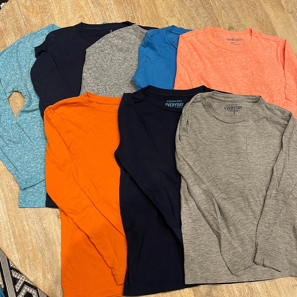 Set of 8 long sleeved tees